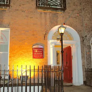 Отель Baggot Court Townhouse, Дублин